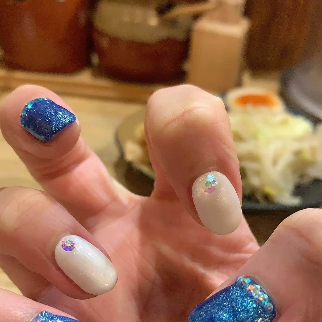 まゆりのインスタグラム：「💅今回は青系にしたの😌」