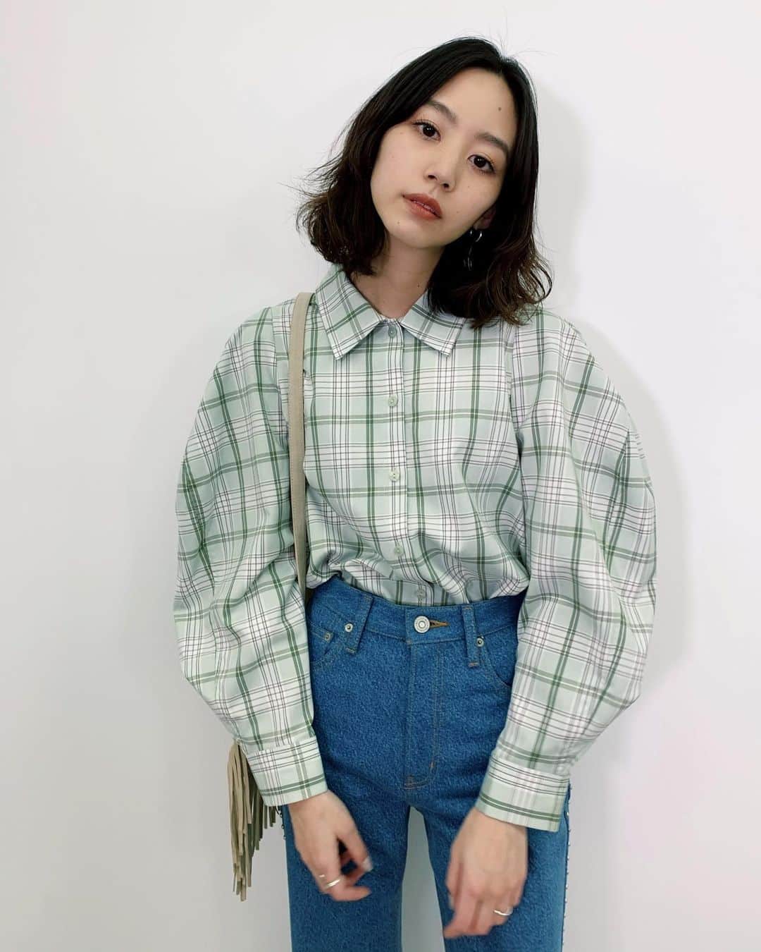 Shiho Sasakiのインスタグラム：「新年1発目のinsta live🎤 ご視聴いただきありがとうございました💘 pre springも沢山ご紹介出来たので良かった☝️ 次のliveは2/3です⭕️ 早く春の新作をお披露目したいなぁ🌸 #MOUSSY#MOUSSYSNAP」