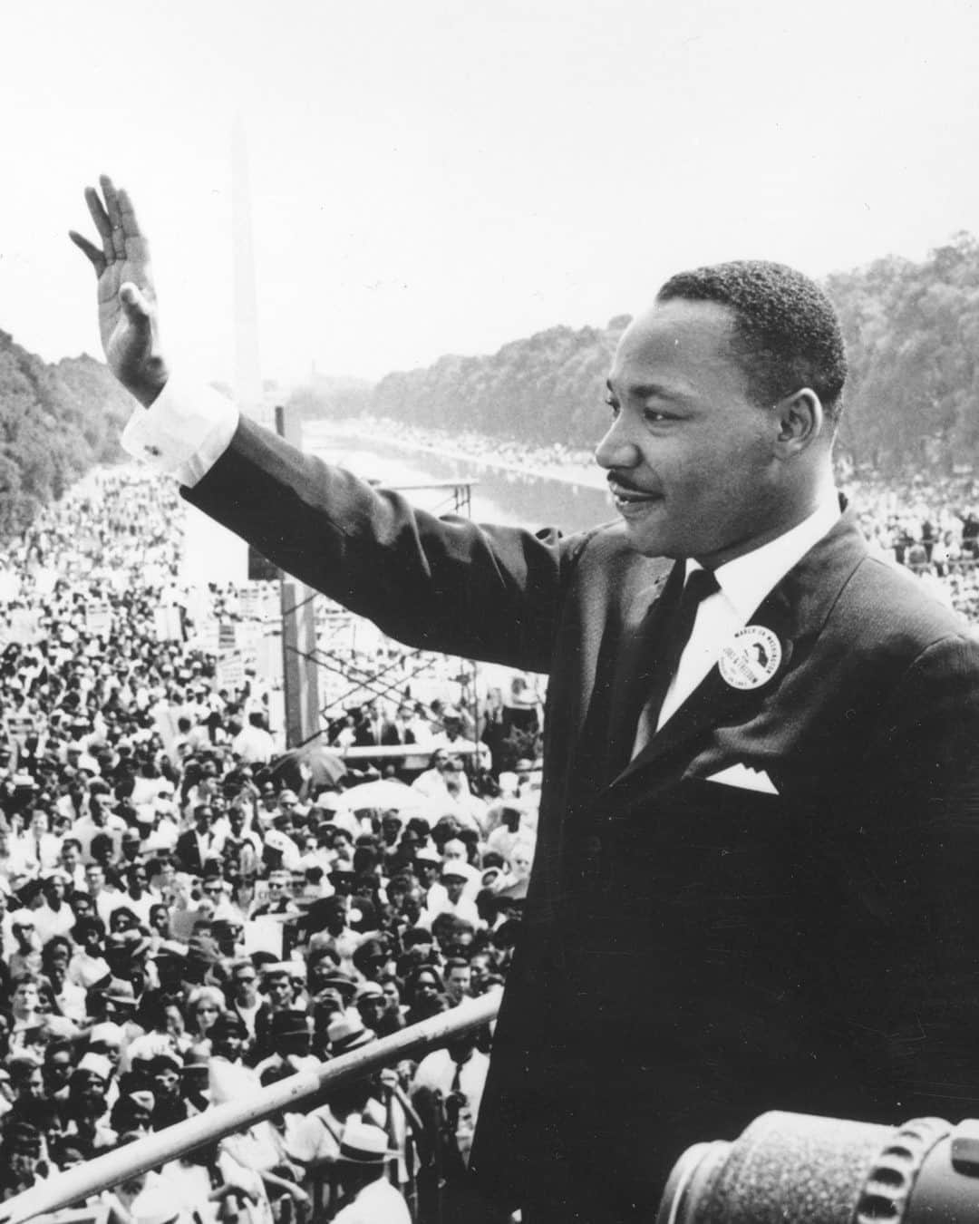 Nordstromさんのインスタグラム写真 - (NordstromInstagram)「Today, we honor Dr. Martin Luther King, Jr., by partnering with @naturbanleague for a day of service, and by doubling our charitable giving to nonprofit organizations that promote anti-racism, bringing that total to $1M a year by 2025. We believe there's still work to be done to realize his dream, and we are committed to the communities we serve. Visit the link in bio to learn more. #stayNspired」1月18日 23時01分 - nordstrom