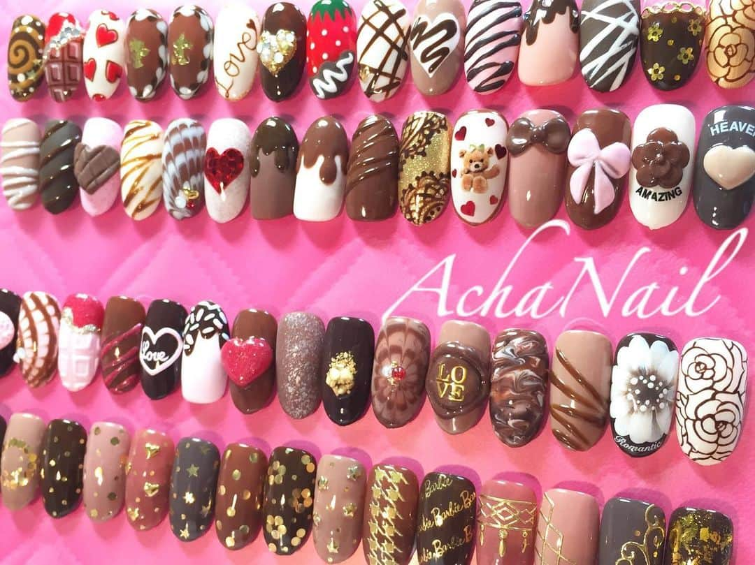 AchaNailのインスタグラム：「2年ぶりに帰ってきました！﻿ お得なチョコネイルキャンペーン💓﻿ ﻿ https://ameblo.jp/acha-nail/entry-12651120941.html﻿ ﻿ 選べるサンプルは180種類以上₍˄·͈༝·͈˄₎◞ 💓﻿ ﻿ 詳しくはブログをご覧ください☆﻿ ﻿ #バレンタインネイル #バレンタイン #チョコレートネイル #ネイル #チョコネイル #スイーツネイル #チョコレート #ネイル #ジェルネイル #フィルイン #フィルイン導入サロン #南池袋 #池袋 #池袋ネイルサロン #ネイルデザイン #Nails #AchaNail #NailStagram #InstaNails #Nailart #JapaneseNailart #NailDesign #Gelnails #kawaii #네일 #日式美甲 #chocolate #Valentine #Sweets #chocolatenails」