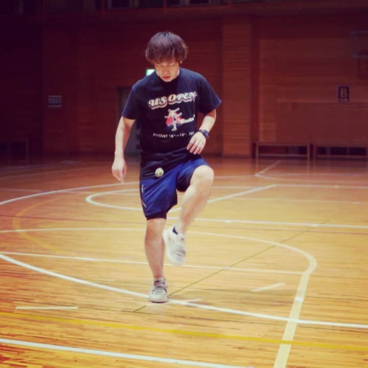 石田太志のインスタグラム：「I won Japan footbag championships 2020! It was online competition because COVID-19. ･ #footbag #taishiishida #freestyle #soccer #follow #worldchampion #performance #performer #instagramer #hackysack #jfc2020 #japanchampion #japanchampionship #online #onlinecompetition #competition #sanjo #shitada」