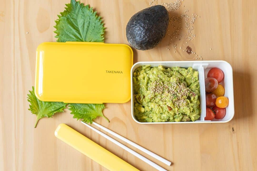 TAKENAKA BENTO BOXのインスタグラム：「Japanese style SHISO and MISO Guacamole in BENTO BITE Yellow Mango!💛🥑⁠ ⁠ Our favorite Japanese style Guacamole recipe is quick and easy to make, naturally gluten-free and vegan, and always the hit of a party! ⁠ ⁠ Check out the recipe in our INTO THE BOX blog! Link in bio⁠ ⁠」