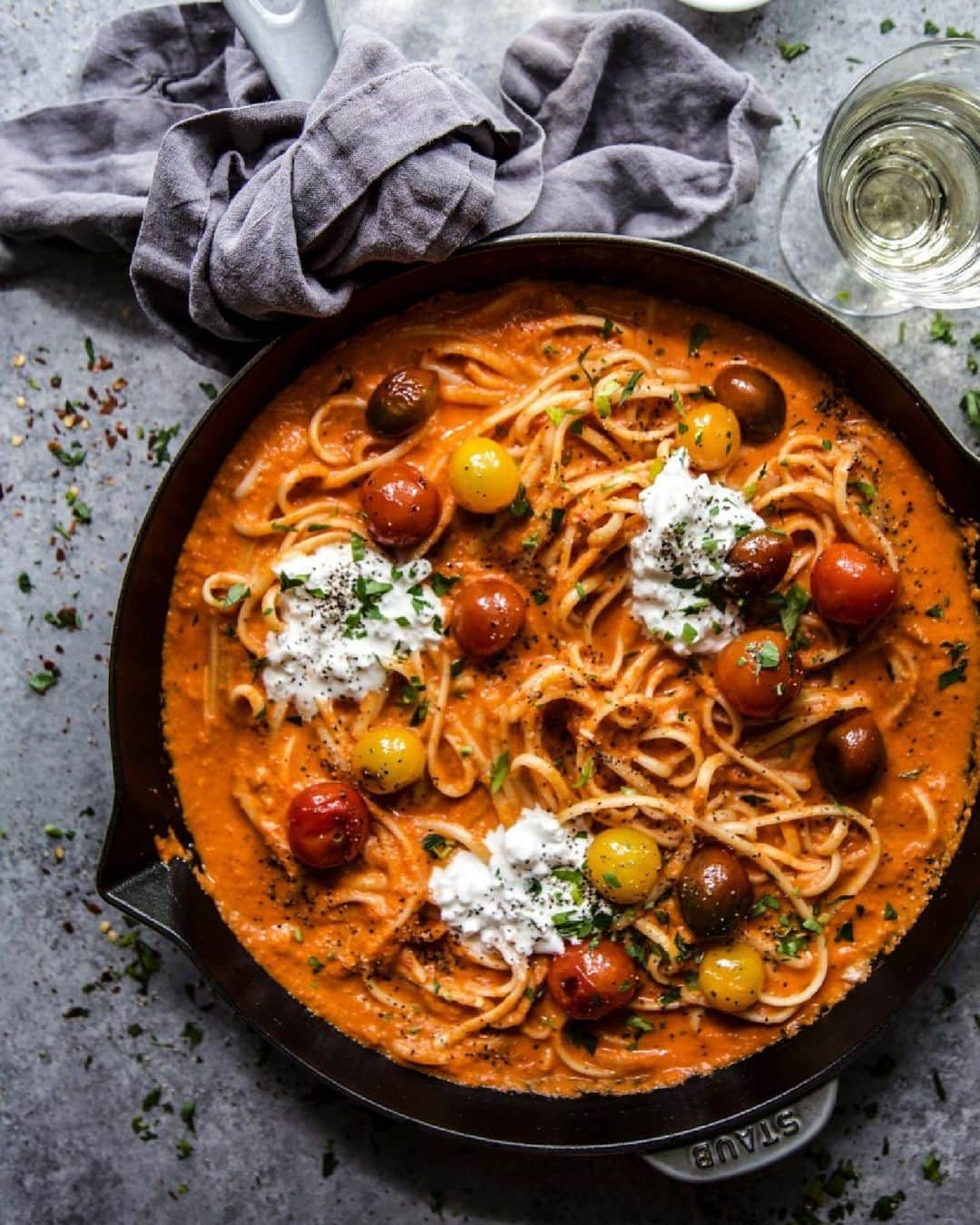 Staub USA（ストウブ）さんのインスタグラム写真 - (Staub USA（ストウブ）Instagram)「If you’re looking for an easy dinner idea, don’t miss this great recipe for Roasted Red Pepper Alfredo with Burst Tomatoes and Burrata from @griermountain.   By using our cast iron frying pan with enameled black matte interior, you can easily make the caramelized tomatoes even if you’re a cooking newbie! 💡 Be sure to preheat your pan on the burner before adding oil and tomatoes to prevent sticking.  To view our skillet collection, tap the link in bio. #MadeinStaub」1月18日 23時00分 - staub_usa