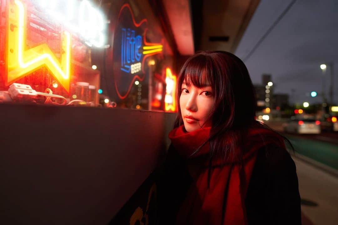 のインスタグラム：「今夜も寒いね。  #マフラー #巻き方はいつも悩む」