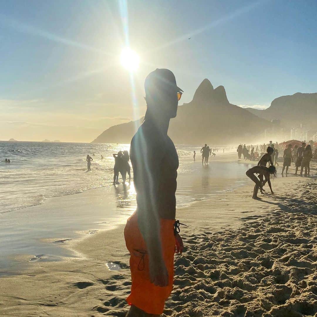 フランコ・ノリエガさんのインスタグラム写真 - (フランコ・ノリエガInstagram)「Não olhe para trás! Você não está indo para lá! . . . #riodejaneiro #ipanema #rioeuteamo #brasil #praia」1月18日 23時23分 - franconorhal