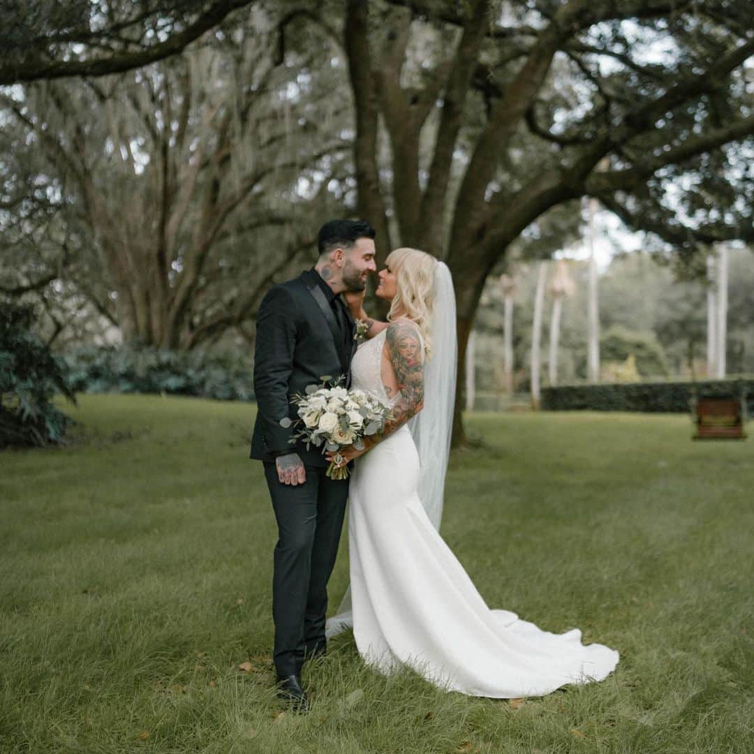 ジャック・ファウラーのインスタグラム：「Yesterday was the best day of my life, all of our friends, all of our family and most importantly my wife @lonugget We brought in 2021 the best way possible. I love you with all my heart, I’ll be by your side forever and always ❤️ 📸 @awesomedon」