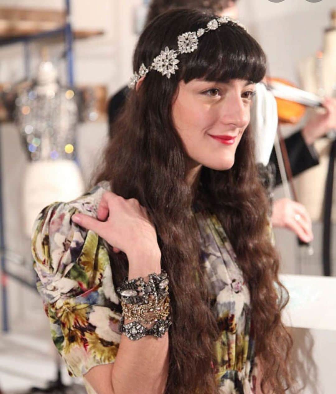 のインスタグラム：「Missing the days we would get all dressed up @myfairmomo in @ericksonbeamon」