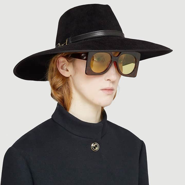 エルエヌシーシーのインスタグラム：「Welcome to the wonderful world of Gucci.  Explore new season ready-to-wear and accessories from @gucci online now.」