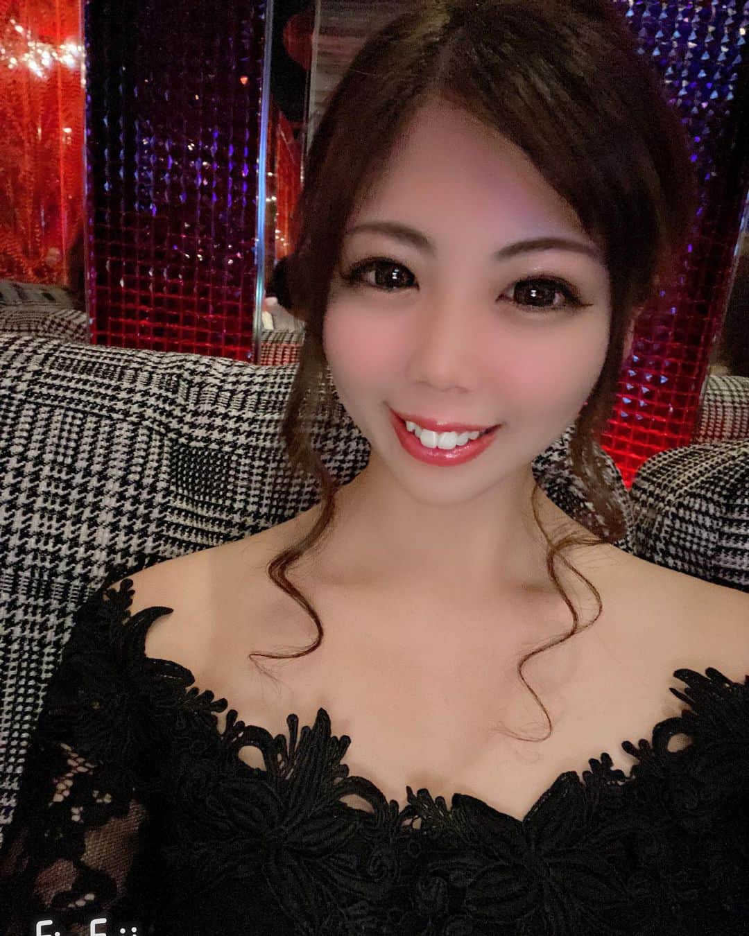 のインスタグラム：「今日はお友達が来てくれました🥺💕 楽しかった✨  そして緊張した✩°｡⋆⸜(*˙꒳˙* )⸝  本当感謝です✨ ありがとう( ⸝⸝⸝¯ ¯⸝⸝⸝ )♡  見てるかわからんけど🙆‍♀️✨ #バルセロナグループ #キャバ嬢 #キャバクラ #北海道 #札幌 #すすきの #美女 #美人 #美容 #可愛い #ニュークラブ #ホステス #ススキノ #ラウンジ #ガールズバー #飲み屋 #水商売 #呑み #キャバ #かわいい女の子 #さっぽろ #ニュークラ嬢 #ポケパラ #ナイツ #ニュークラ #ニュークラ嬢 #すすきのグルメ #札幌観光 #likefoflike #follow4follow」