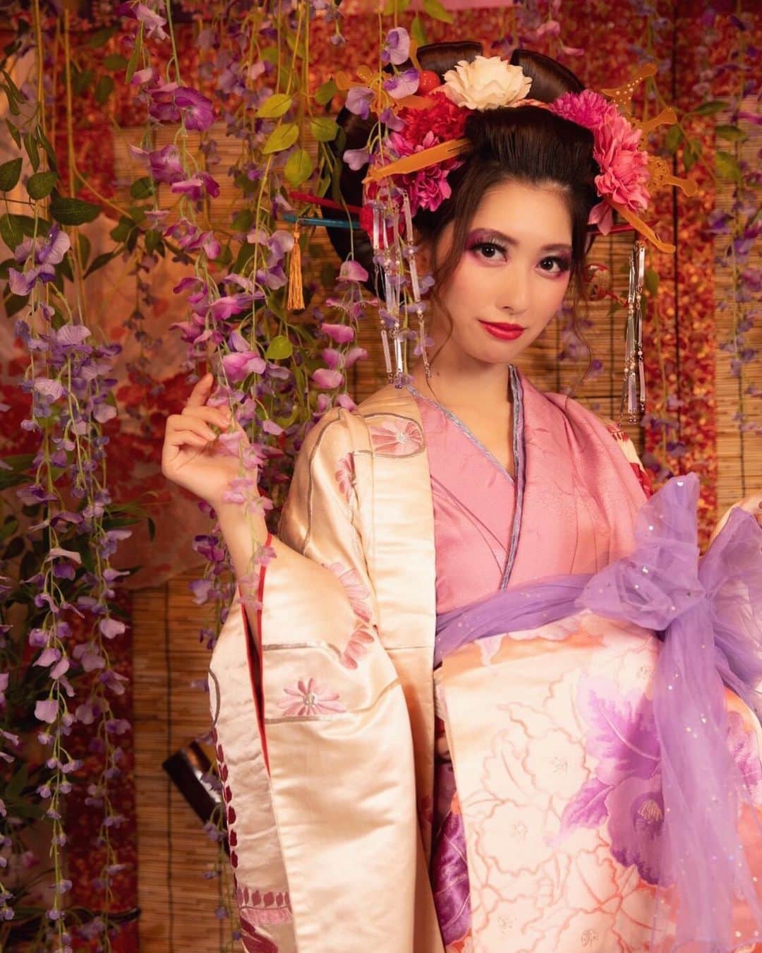 橘ゆりかのインスタグラム：「🌸💜🌸💜﻿ ﻿ ﻿ 前にのせた花魁の写真いいねーって﻿ 言ってもらえることが多かったので﻿ 別のカットものせとこ☺️☺️﻿ ﻿ ﻿ ﻿ #変身写真館彩華  #橘ゆりか #花魁 #花魁体験 #着物  #いい福みつけ旅 #かんざし #oiran #kimonofashion #ig_japan」
