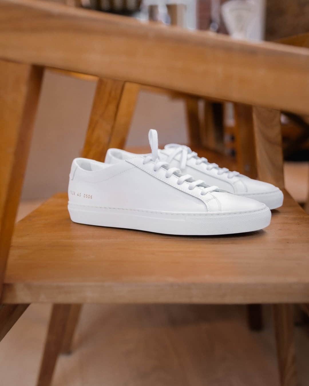 MR PORTERのインスタグラム：「It’s strange to think there was a life before Common Projects. If you wanted a serenely minimalist sneaker, where exactly did you go? More to the point, what on earth did 70 per cent of the MR PORTER office wear to work? Such perturbing thoughts are testimony to the fact that since this New York-based brand launched in 2004, it has become not just a style sensation, but one of our best-selling sneakers. The classic Achilles style, pictured here, goes with just about anything - and is as timeless today as it was 17 years ago.   Head to the link in bio or tap to shop the Common Projects - Original Achilles Leather Sneakers」