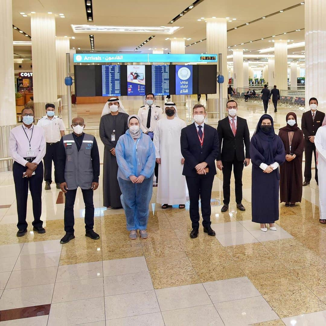 エミレーツ航空さんのインスタグラム写真 - (エミレーツ航空Instagram)「Today, we rolled out a COVID-19 vaccination programme for our UAE based workforce, prioritising our frontline employees, including Cabin Crew, Flight Deck and other operationally focused roles.  We have become one of the first airlines in the world to offer our employees the option to get vaccinated against the COVID-19 virus.   Together with other measures to ensure the health and safety of our customers, employees and the communities we serve, our workforce vaccination programme is another step forward to safeguard our colleagues who serve the travelling public and help move essential goods around the world.  @MOHAPUAE @DHA_Dubai」1月19日 0時01分 - emirates