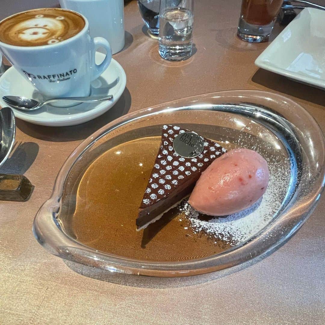 YUYUさんのインスタグラム写真 - (YUYUInstagram)「ぎっっっしりな #chocolatecake 🤎」1月19日 0時01分 - yuyukmt