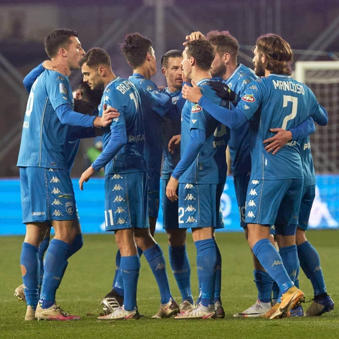 エンポリFCさんのインスタグラム写真 - (エンポリFCInstagram)「⚽ Il primo gol da professionista, il primo gol in B, il primo gol contro la Salernitana e l'esultanza di Samuele Ricci 📸📸📸」1月19日 0時12分 - empoli_fc_official