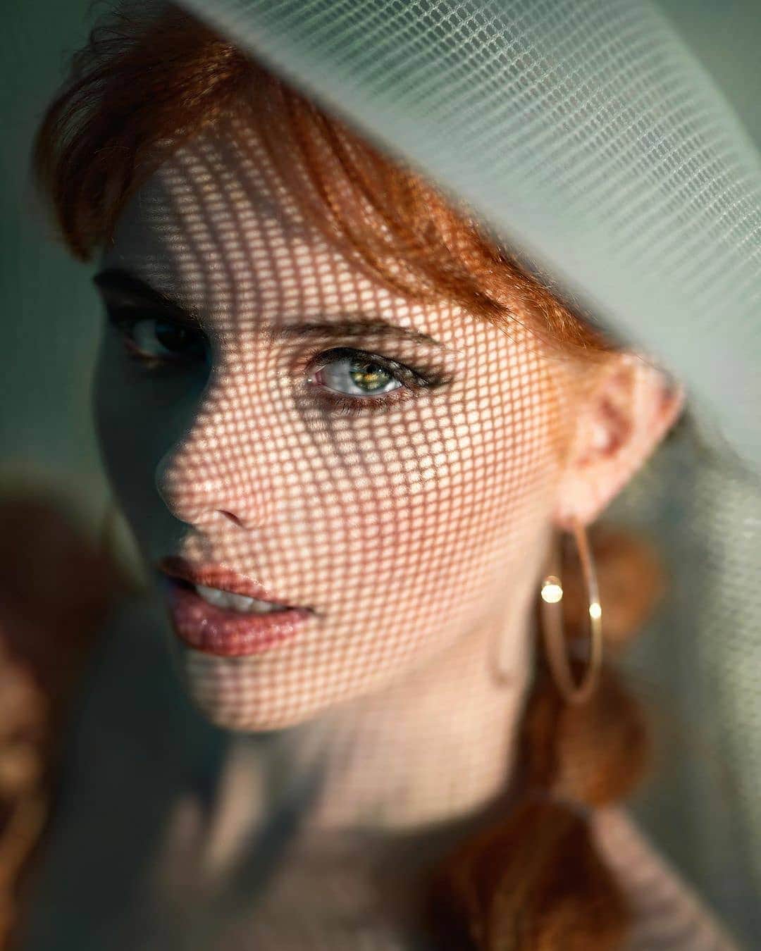 Portrait|Life|Fashion|Faceのインスタグラム：「Selection by  @unsalsicilli Please tag your friends 🧡 Comment Below  ━━━━━━━━━━━━━━━━━━━ Photo by @mwhellams_faces Model: @s.aradonnelly  MUA: @infinitybeautybytanya  Styling: @la_vie_tres_chere   Congratulations!  ━━━━━━━━━━━━━━━━━━━ Team #portraitmood Founder @humanistagram  ━━━━━━━━━━━━━━━━━━━ •  • • #portraitoftheday #portraitinspiration #creativeportraits #collectivetrend #portraitgames #portraitkillers  #ig_portrait #portraitfolk #theportraitpr0ject #hvmansouls  #worldofportraits #globe_people」