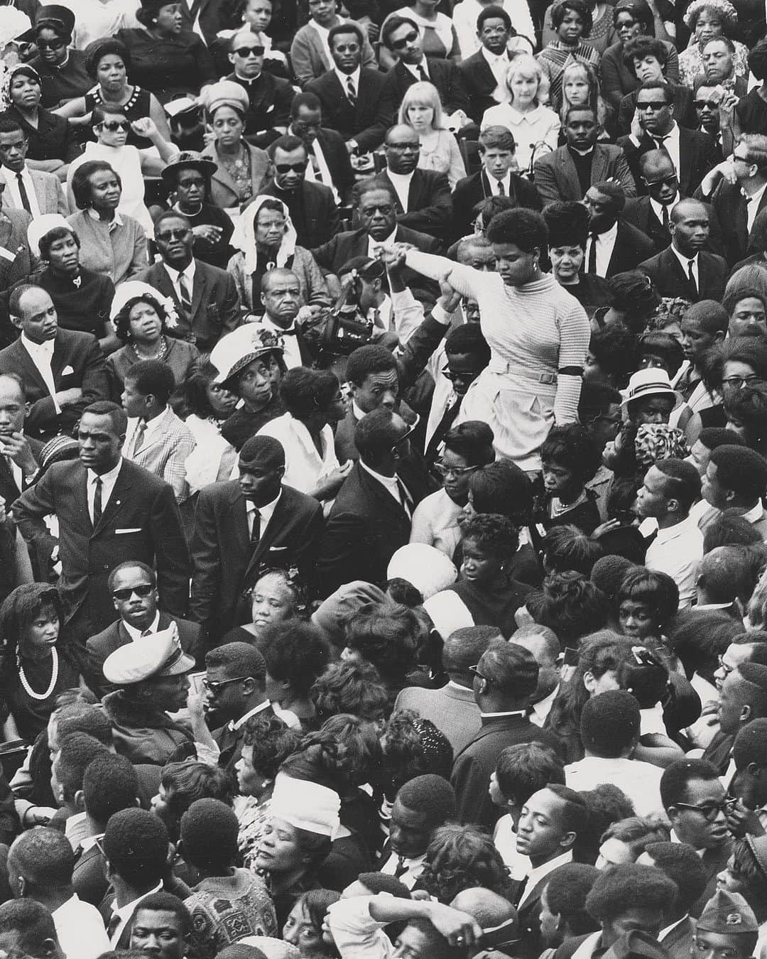 ガゴシアン・ギャラリーさんのインスタグラム写真 - (ガゴシアン・ギャラリーInstagram)「Remembering Reverend Dr. Martin Luther King, Jr. on this day: This historic image of the crowd at the public funeral of King in April 1968 was taken by Moneta Sleet, Jr. The first African American to win the Pulitzer Prize for journalism, Sleet was also known for his high-fashion photography. The image is one of thousands that constitute Theaster Gates’s Black Image Corporation project, which grew out of his engagement with the legacy of the legendary Johnson Publishing Company. Gates’s work, with its message of resilience and its insistent exploration of questions surrounding agency, history, and material conditions in Black culture, led us to select the image for the cover of the fall 2020 issue of “Gagosian Quarterly,” along with a related feature in the issue. Read the interview via the link in our bio. __________ #MLK #MartinLutherKingDay #MonetaSleetJr #TheasterGates #GagosianQuarterly #Gagosian  @theastergates  Photo: Moneta Sleet, Jr., 1968. Johnson Publishing Company Archive. Courtesy Ford Foundation, J. Paul Getty Trust, John D. and Catherine T. MacArthur Foundation, Andrew W. Mellon Foundation, and Smithsonian Institution. A project by Theaster Gates/Black Image Corporation」1月19日 0時26分 - gagosian