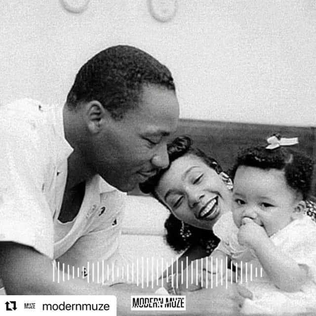 エマニュエル・シュリーキーのインスタグラム：「🙏🏽❤️  ・・・ #SOCIETY / Love wins. ♡︎  #MLK」
