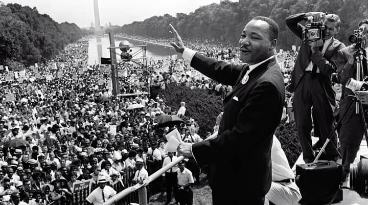 リース・ウィザースプーンのインスタグラム：「As we reflect on #MartinLutherKing’s unforgettable activism and heroism, I hope his memory brings inspiration that ignites our leaders on all sides to come together and bring peace to our nation. Let us not forget, “injustice anywhere is a threat to justice everywhere.”」