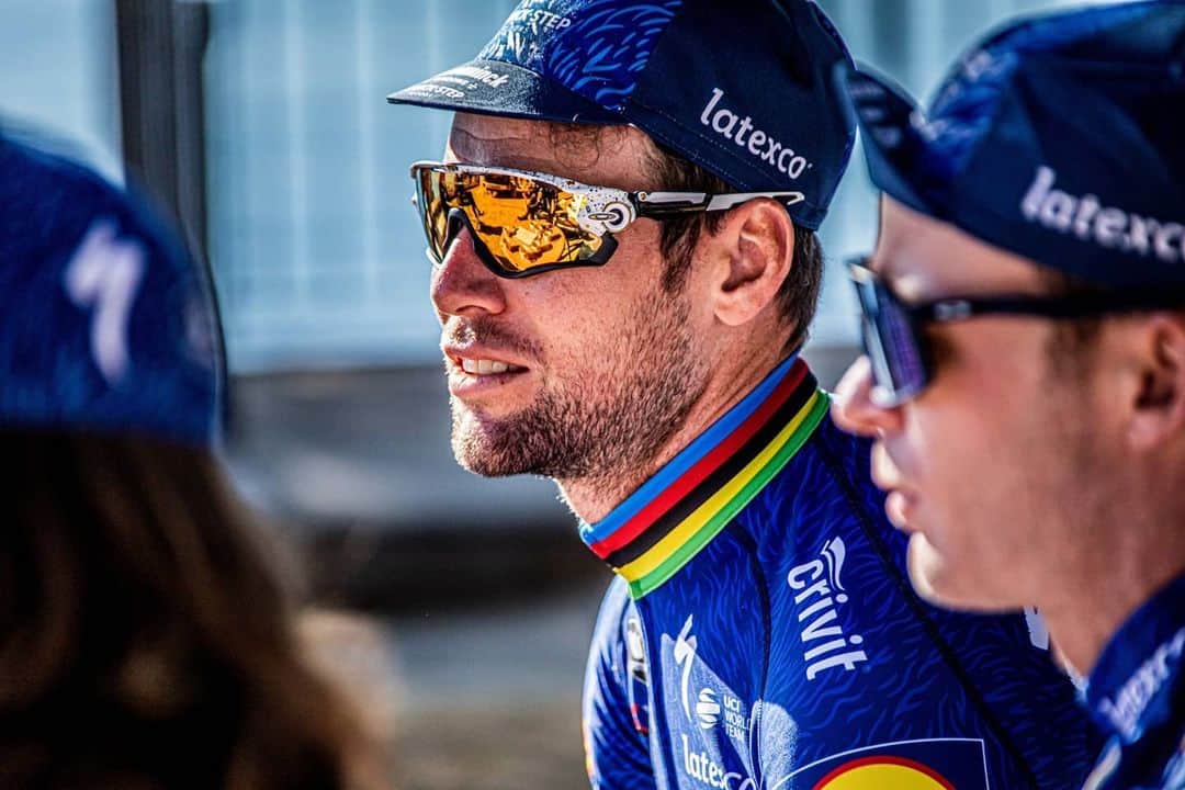 マーク・カヴェンディッシュのインスタグラム：「Still a Jawbreaker man. What's your @Oakley model of choice? #jawbreaker #cycling #cyclist #procycling #oakley #eyewear #performance  📸 @woutbeel」