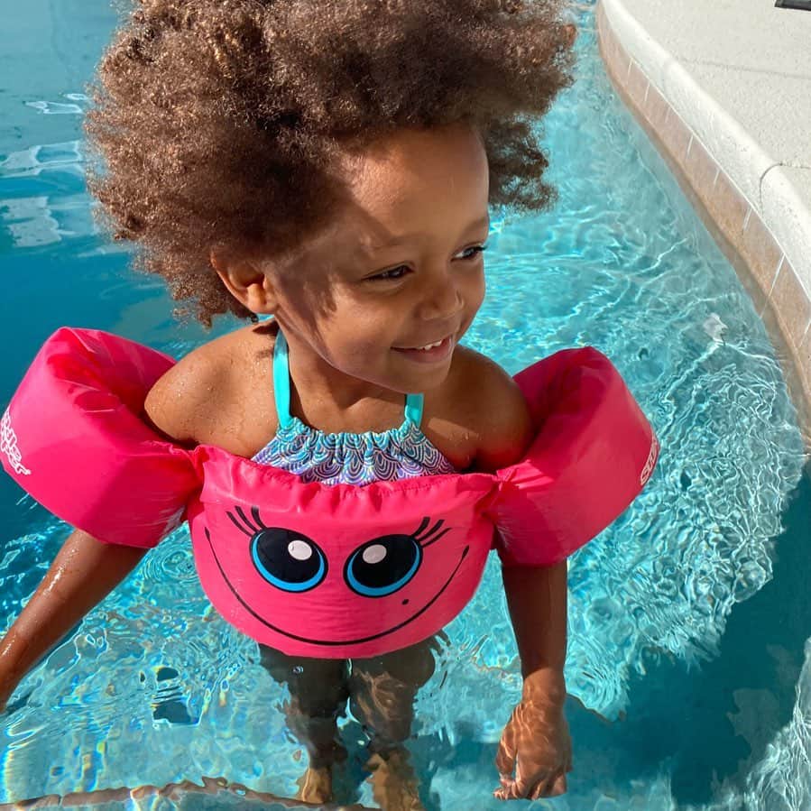 ケシア・ナイト・プリアムのインスタグラム：「Happy Birthday Ella Boo... my favorite girl in the whole wide world!! I can’t believe my baby is 4!!! Let’s eat cake & play ALL day 🥰🎉🎂」