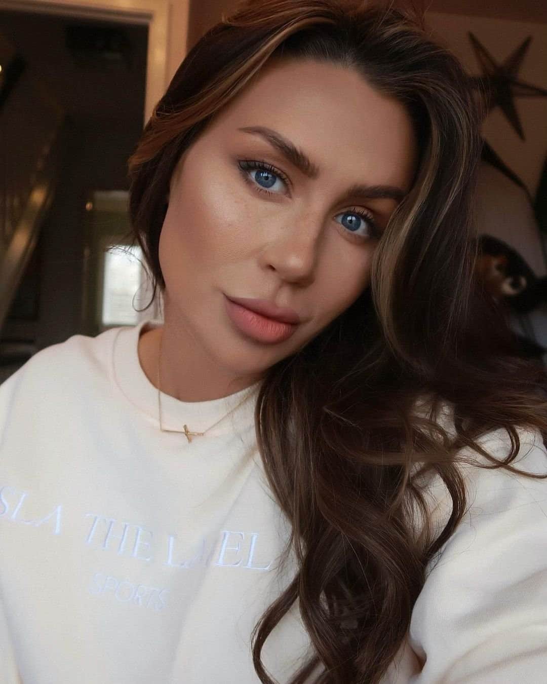 Too Facedのインスタグラム：「@ccclarke is flawless in Born This Way! 🤩 She conceals to perfection with our Super Coverage Concealer in shade Almond. #regram #tfbornthisway #toofaced」