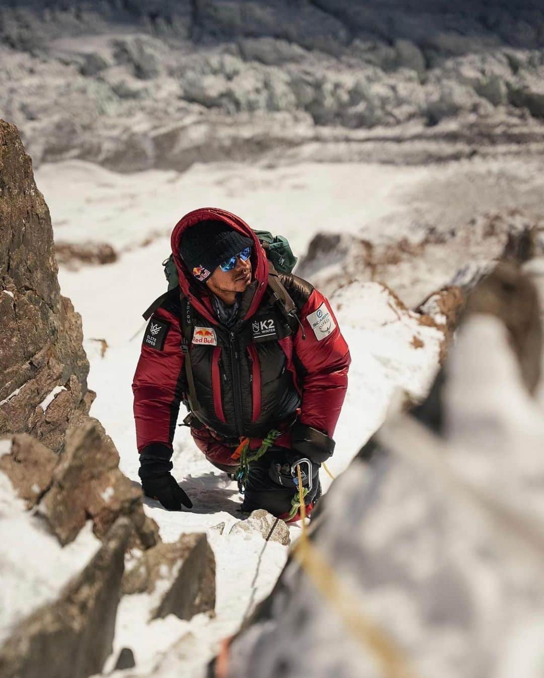 ジミー・チンのインスタグラム：「Huge congratulations to @nimsdai and the Nepali and Sherpa climbing teams on K2 for making the first winter ascent of the mountain. K2 was the last of the 8000m peaks awaiting a winter ascent. And for good reason. @nimsdai climbed without supplemental oxygen. Truly burly and historic on multiple levels.   ・・・ From @nimsdai ・・・  THE IMPOSSIBLE IS MADE POSSIBLE !  #K2winter - History made for mankind, History made for Nepal !🇳🇵🙏🏼🙌🏼  At 1645 hrs local time @nimsdai and team summited K2, teaming up with @mingma.g and team and a member from SST, Sona Sherpa.  A very special moment. The whole team waited 10m below the summit to form a group then stepped onto the summit together whilst singing our Nepalese National Anthem 🙏🏼. We are proud to have been a part of history for humankind and to show that collaboration, teamwork and a positive mental attitude can push limits to what we feel might be possible.  Summiting team members include:  1.	Nimsdai Purja  2.	Mingma David Sherpa (Team Nimsdai) 3.	Mingma Tenzi Sherpa (Team Nimsdai) 4.	Geljen Sherpa (Team Nimsdai) 5.	Pem Chiri Sherpa (Team Nimsdai) 6.	Dawa Temba Sherpa (Team Nimsdai) 7.	Mingma G  8.	Dawa Tenjin Sherpa (Team Mingma G) 9.	Kilu Pemba Sherpa (Team Mingma G) 10.	Sona Sherpa (SST)  📷’s by   1. @gelje_sherpa_  2. @nimsdai  3. @ashok_wenjha_rai  4. @lakpa8848」