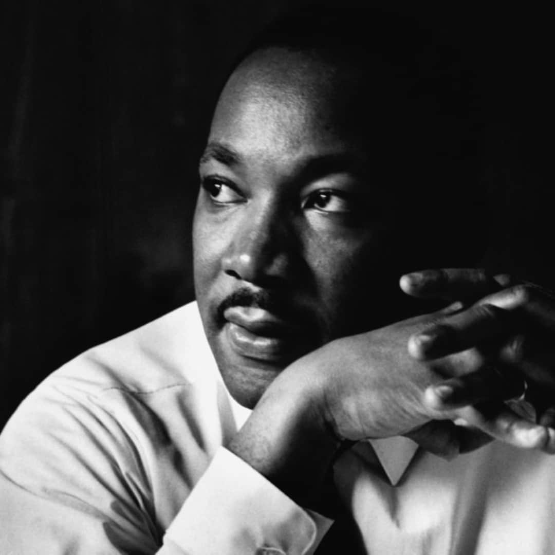 マーティン・ローレンスのインスタグラム：「"If you can’t fly then run, if you can’t run then walk, if you can’t walk then crawl, but whatever you do, you have to keep moving forward" - Martin Luther King Jr. #mlk」
