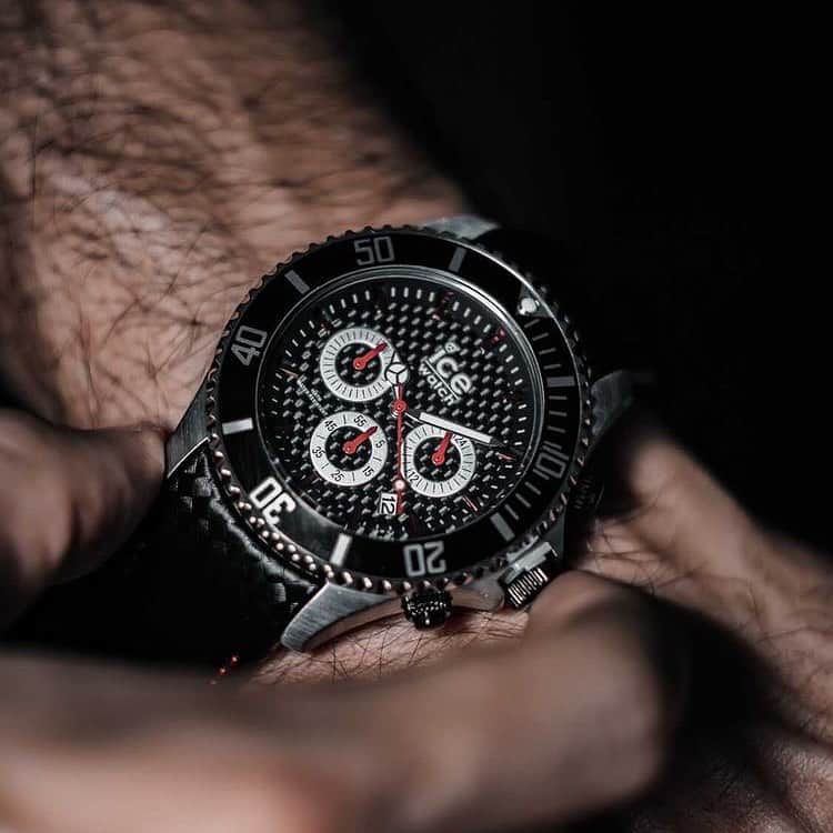 のインスタグラム：「🔥 ICE STEEL 🔥 Robust & Sporty 🏁🤩#icewatch #changeyoucan #icesteel #steel #men #watch #style #robust #ootd #black (📸 @thibautmodelia)」