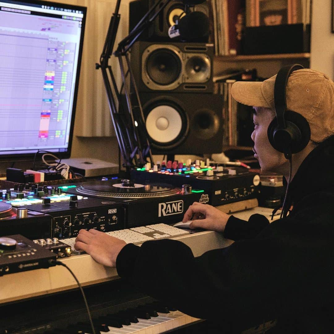 AIAIAIのインスタグラム：「Studio time! Todays menu: Beats and Basslines.  What’s your favorite music ingredients?  🎧: @john_vincent  📷: @kennethnguyen」