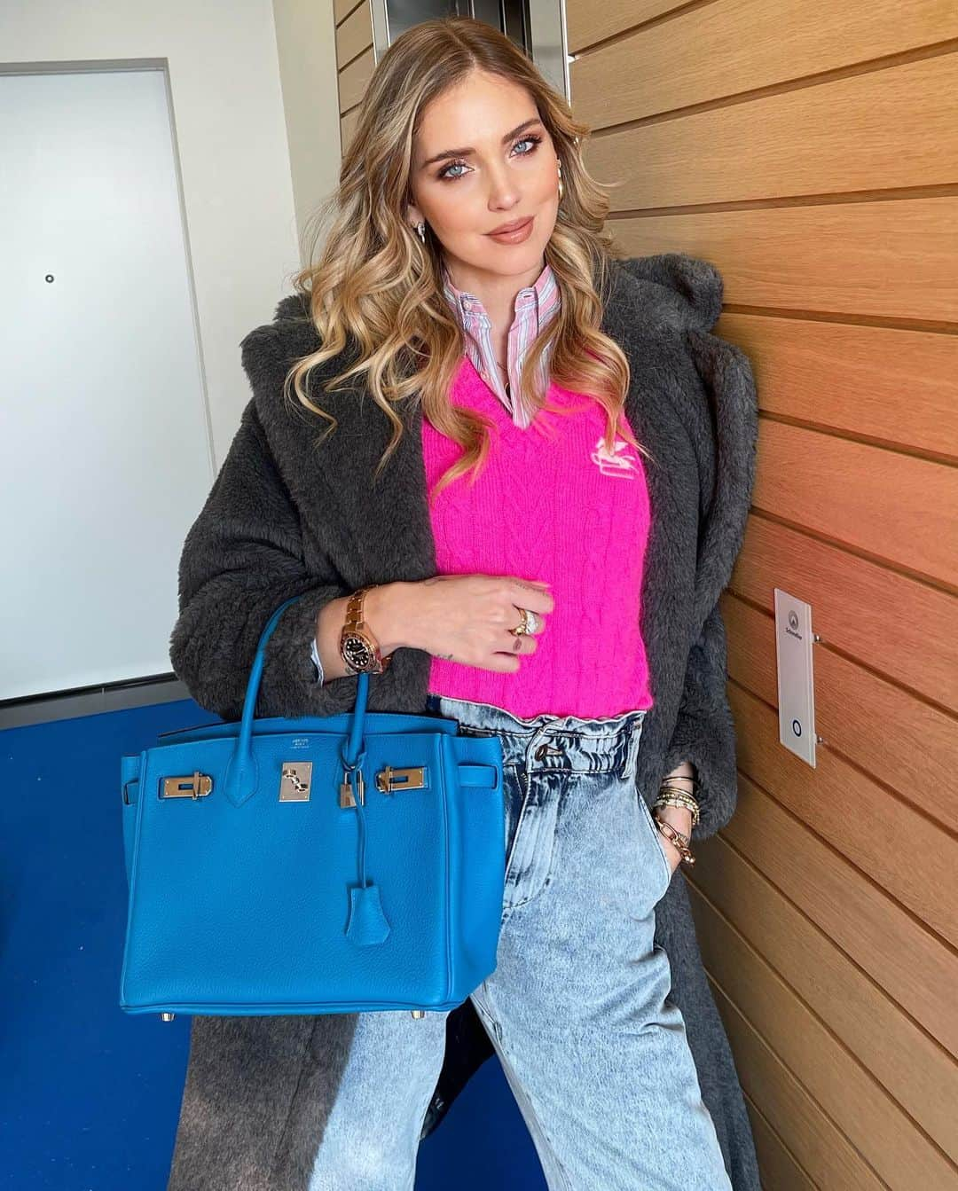 キアラ・フェラーニさんのインスタグラム写真 - (キアラ・フェラーニInstagram)「Let me introduce you to my new Birkin baby found at @hermes_ginza_xiaoma 💖 Isn’t it the perfect color? #supplied」1月19日 1時07分 - chiaraferragni