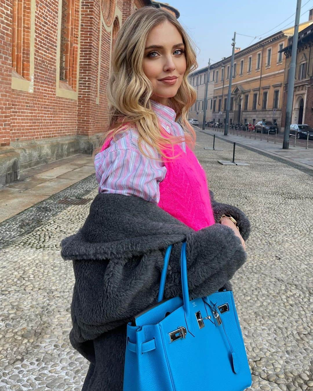 キアラ・フェラーニさんのインスタグラム写真 - (キアラ・フェラーニInstagram)「Let me introduce you to my new Birkin baby found at @hermes_ginza_xiaoma 💖 Isn’t it the perfect color? #supplied」1月19日 1時07分 - chiaraferragni