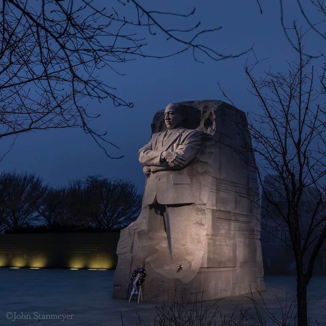 ジョン・スタンメイヤーさんのインスタグラム写真 - (ジョン・スタンメイヤーInstagram)「“Our lives begin to end the day we become silent about things that matter.” ~ Dr. Martin Luther King, Jr. ⠀⠀⠀⠀⠀⠀⠀⠀ Latest story in @natgeo, "As Inauguration Looms, The Nation’s Capital Goes Still". Link in Instagram bio. ⠀⠀⠀⠀⠀⠀⠀⠀ @natgeo @insidenatgeo #MartinLutherKing #MLK #MLKday #WashingtonDC #dc #DistrictofColumbia」1月19日 1時22分 - johnstanmeyer