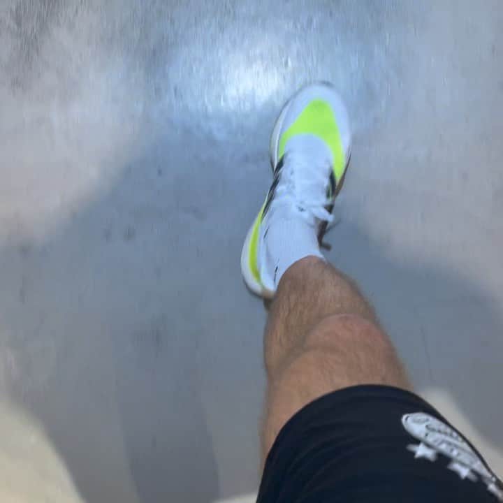 トーマス・ミュラーのインスタグラム：「My new lucky charm 🍀🤩🚀 i wore these ultraboost21 from @adidasrunning for the first time on our way to @fcbayern - @scfreiburg ! the result was a big win and 2 goal contributions 🤩 #keepgoing💪 #ultraboost21 #dahautsdirdiewadlvorwärts #createdwithadidas #warschonimmereinlläufertyp #kilometerfresser #luckycharm #anzeige」