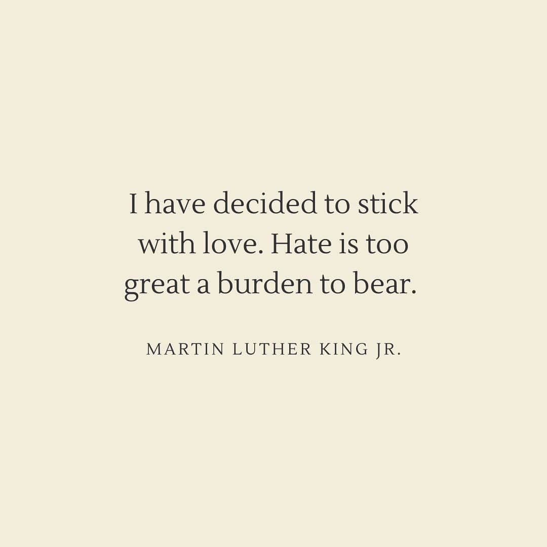 ケリー・ワシントンさんのインスタグラム写真 - (ケリー・ワシントンInstagram)「Today we honor and celebrate Dr. Martin Luther King Jr. whose profound and prolific words ring as true now as they did then. 🙌🏾❤️🙏🏾  There are those who wish to reduce Dr. King to just one “dream” but his message was VAST, his vision was enormous. He challenged us to fight for true justice and equality for ALL. I couldn’t decide which quote of his I love more so I decided to post a bunch. Which one resonates with you MOST today?   #MLK」1月19日 1時24分 - kerrywashington