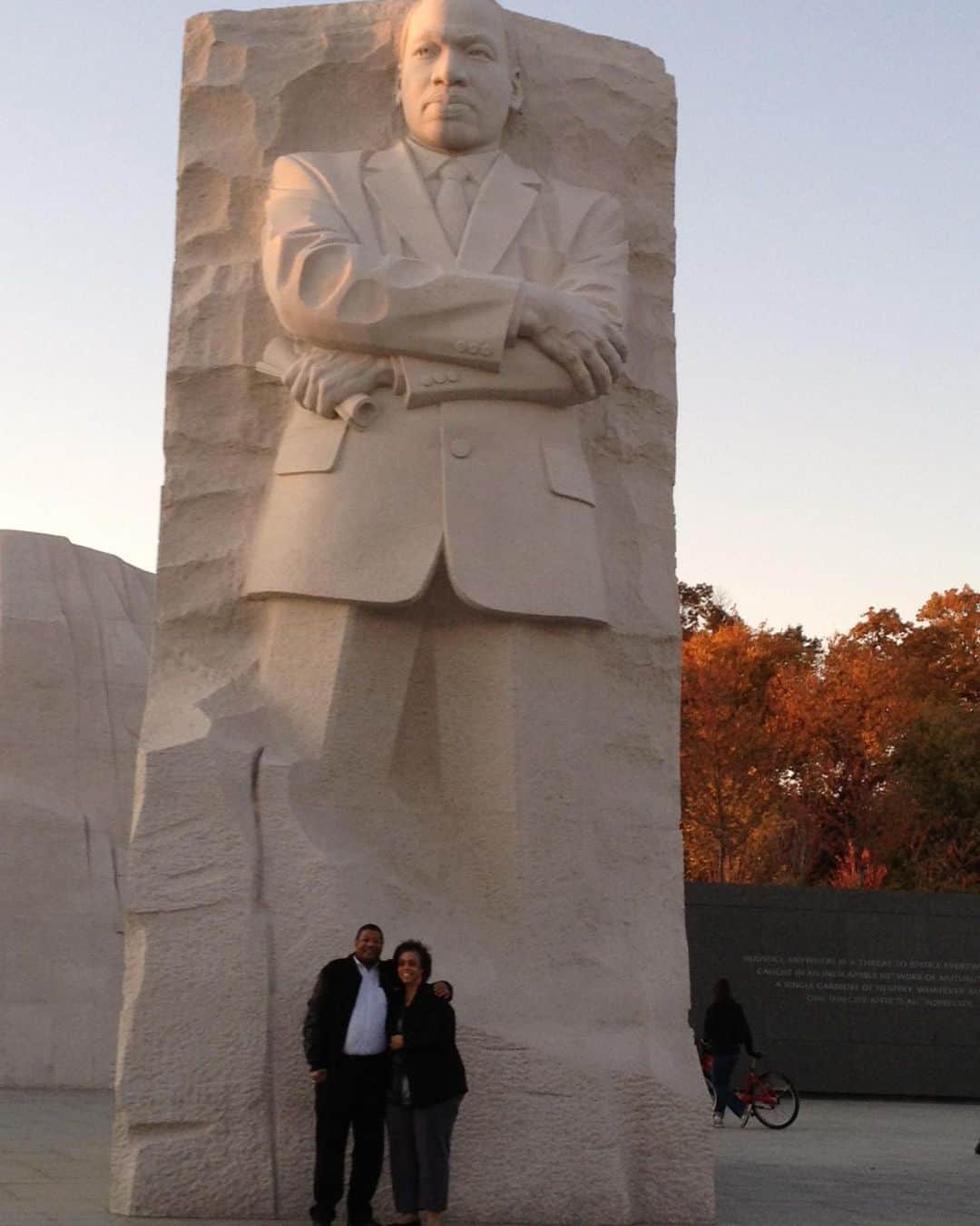 カルロス・ブーザーのインスタグラム：「Thank You Dr. King 👑... The Dream Is Still Alive... Happy MLK Day!!! #HAPPYMLKDAY #HOLDAT 🖤✊🏽」