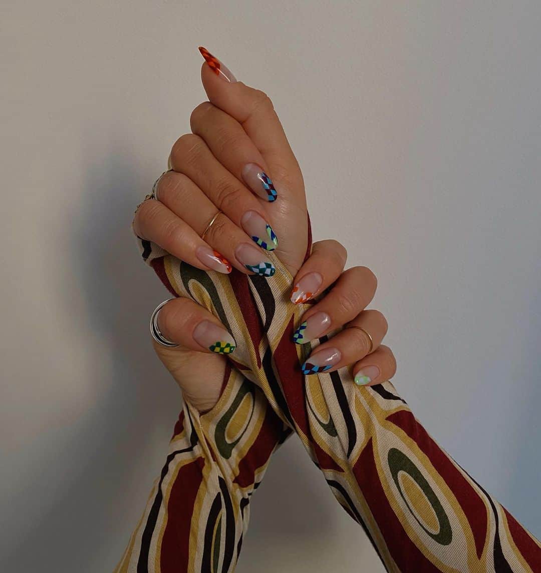 We Wore Whatのインスタグラム：「Nail art infatuation continues with wavy checks by @nailsbymaki.nyc [inspired by @asami812 on @laurenladnier]」