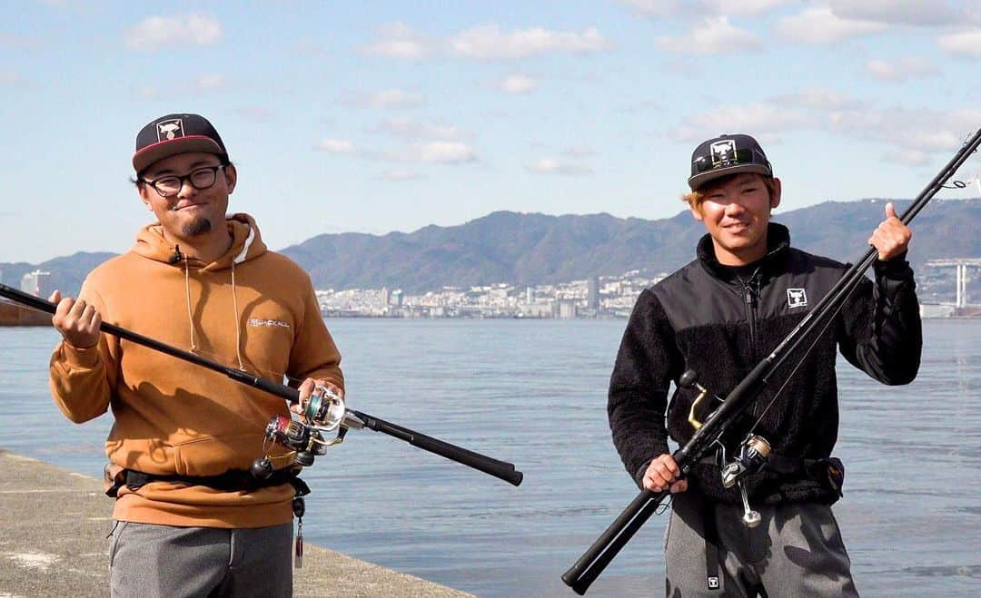 ジャッカルさんのインスタグラム写真 - (ジャッカルInstagram)「JACKALL ONLINE FISHING SHOW 2021.  JAN/22th till 24th on JACKALL official web site/official YouTube channel.  1/22(金)〜1/24(日)までの3日間、WEB上にてジャッカルオンラインショー2021を開催いたします。  このジャッカルオンラインショーは同日開催される釣りフェスティバル2021(一社日本釣用品工業会主催)に合わせて、ジャッカル独自でもオンラインで情報や楽しい企画を発信し、釣りファンの皆さんにこの釣りの祭典の3日間をさらに楽しんでいただこうというものです。  2021年のジャッカルオンラインショーのコンセプトは「知る、買う、楽しむ」。全国各地のファンが参加いただける初のオンラインショーということで、3つの楽しみを深堀りし、それに合わせた様々なコンテンツでお送りいたします。  オンラインショーではジャッカル公式WEBサイト内の特設ページでの新製品発表を始め、公式YouTubeチャンネルでのスペシャル動画の公開、さらにFacebook、Twitter、InstagramなどのSNSを通して2021年のジャッカルを楽しんでいただく内容となっております。  コンテンツの内容などの情報はこちらのInstagraでもご紹介いたしますので、ぜひチェックして下さい。  釣りフェスティバル2021と合わせて、ジャッカルオンラインフィッシングショー2021もお楽しみ下さい。皆さんのアクセスを心よりお待ちしております。  #jackall #fishing #fishingshow #outdoor #ジャッカル #釣り #フィッシング #フィッシングショー #アウトドア」1月19日 1時33分 - jackall_jp