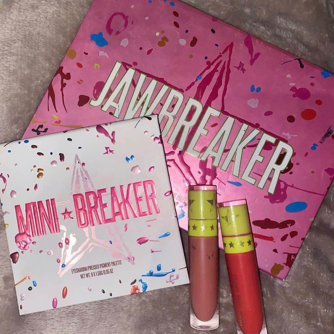 Jeffree Star Cosmeticsさんのインスタグラム写真 - (Jeffree Star CosmeticsInstagram)「Early Morning Sweet Tooth✨ @camelflagemua laying out our #JAWBREAKER palette & #MINIBREAKER  palette 🌟 #jeffreestarcosmetics」1月19日 1時33分 - jeffreestarcosmetics