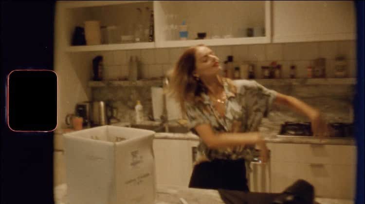 サマーラ・ウェイビングのインスタグラム：「Dancing in the kitchen」