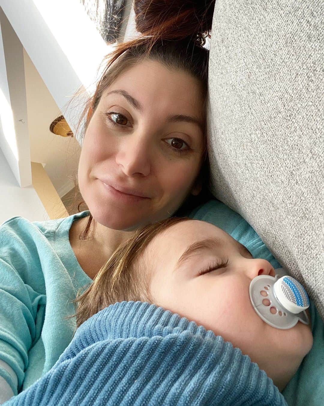 のインスタグラム：「Cuddle Session 🥰」