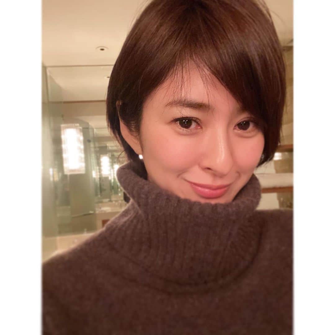 秋本祐希さんのインスタグラム写真 - (秋本祐希Instagram)「寒いねぇ 最近の  #naturalmakeup  のお供は @yslbeauty 207 このシリーズ 素敵な色だらけで再販希望✨ & ショートにしたら  ボリュームのあるタートルネックばっかり着てる☺︎ おやすみなさい🌙 #yslbeauty #rouge #cosmetics #beautymakeup #ルージュピュールクチュールヴェルニウォーターグロウ 使える可愛い色がたくさん❤︎✨」1月19日 1時46分 - ayuuki0908