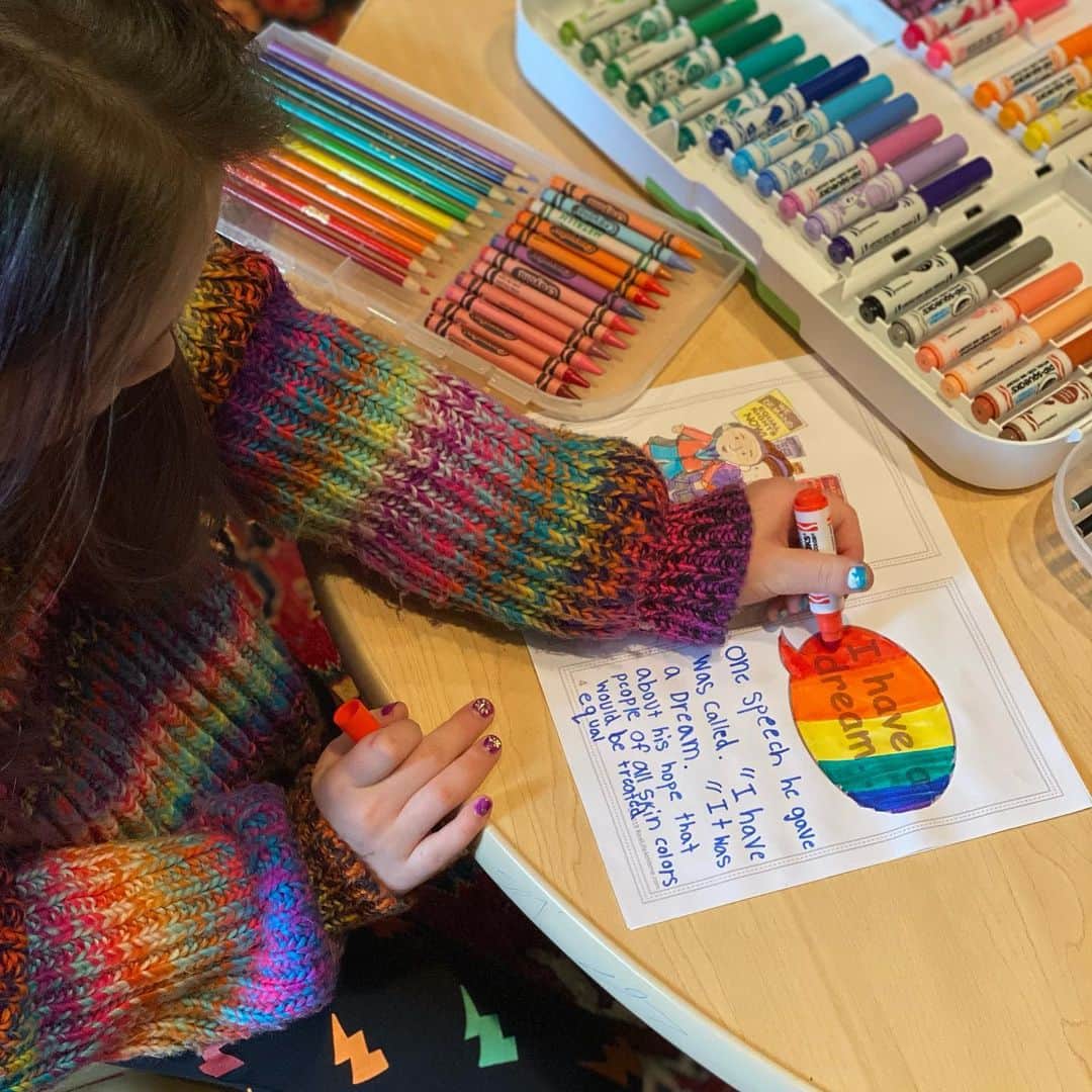 ダニール・ハリスのインスタグラム：「Today we celebrated Martin Luther King Jr. Day by teaching our kids about this important Change Maker.  Before running out to take advantage of this day off, it’s important to take time to reflect on the life and teachings of this Gracious Man, whose words and actions inspired the world.  I was able to find fun, educational printables online and the kids enjoyed talking about Dr. King and why we have this holiday to remember him. #mlk #blm」