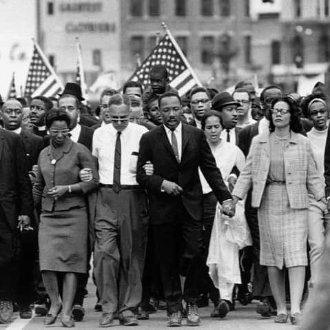 ファボラスのインスタグラム：「Honoring the legacy of a Leader!   MLK Day」
