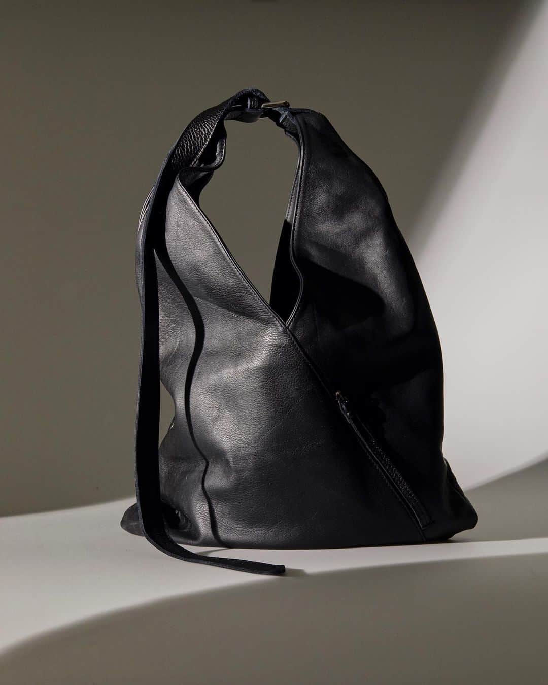 のインスタグラム：「We are shipping new SS21 to our selected boutiques #collectionpriveeaccessories #ss21 • • • • #newcollection #collectionpriveeofficial #new #soon #ss21 #bag #womensbag #washedleather #womensaccessories #totallook #madeinitaly #leather #new」