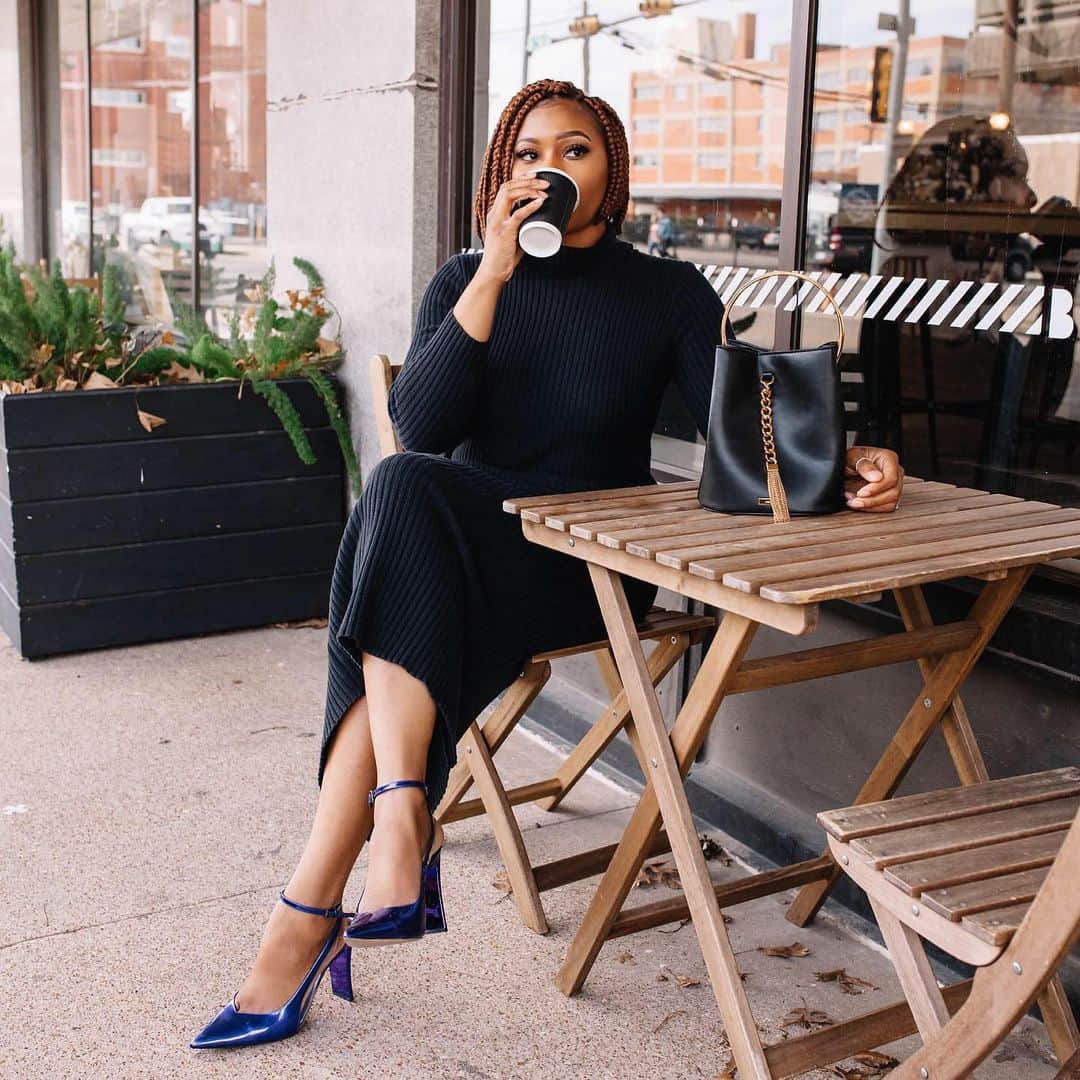 ALDO shoesさんのインスタグラム写真 - (ALDO shoesInstagram)「Back to the (coffee) grind. Spotted #AldoCrew cutie @crystalotv sipping in style in our Korine heels & Ledava handbag.  Tap to shop her look. #AldoShoes」1月19日 7時27分 - aldo_shoes