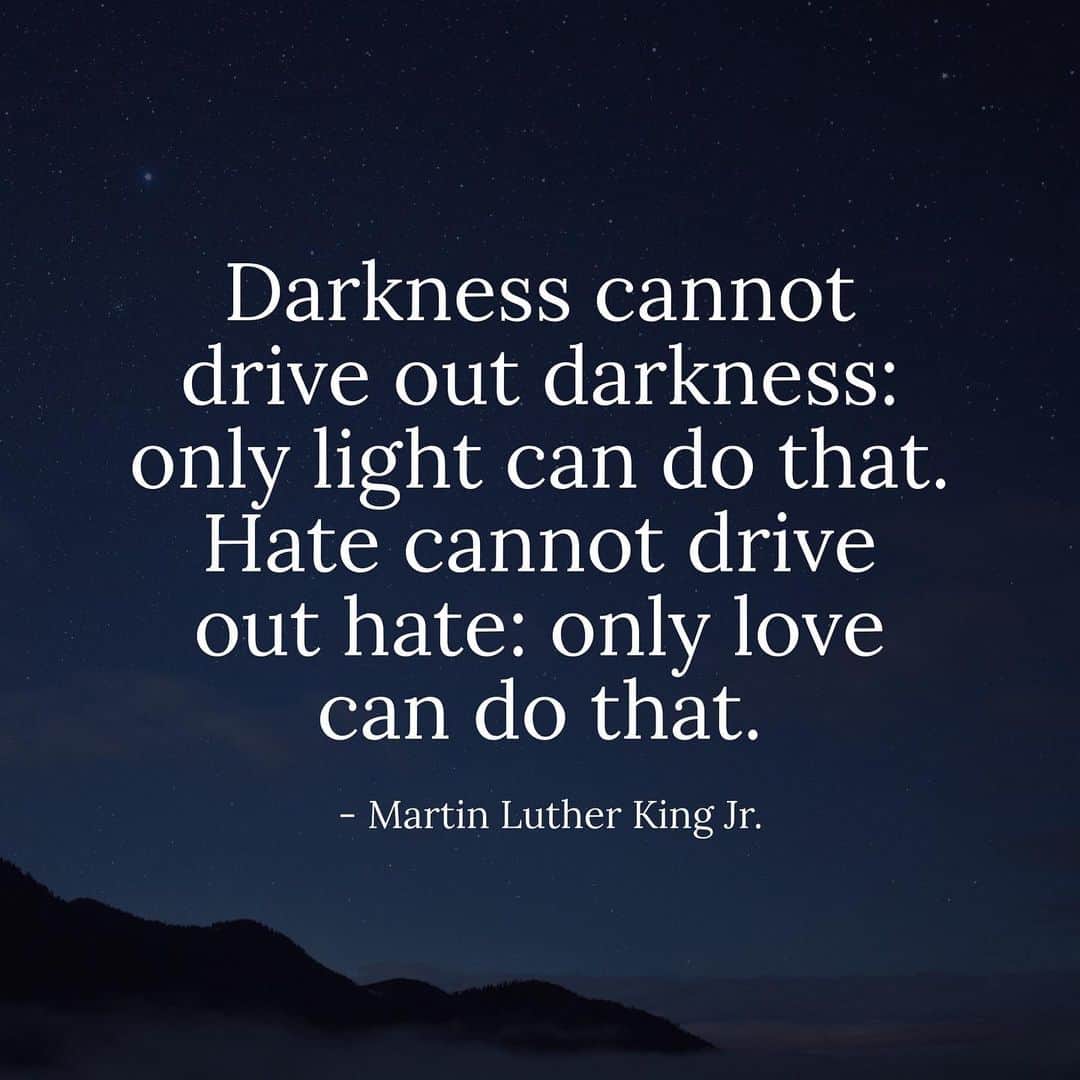アシュレイ・ティスデイルさんのインスタグラム写真 - (アシュレイ・ティスデイルInstagram)「If there’s anything we can learn from MLK it’s to lead with love in EVERYTHING we do. The only way to drive out hate is to love ❤️ #happymlkday」1月19日 2時05分 - ashleytisdale