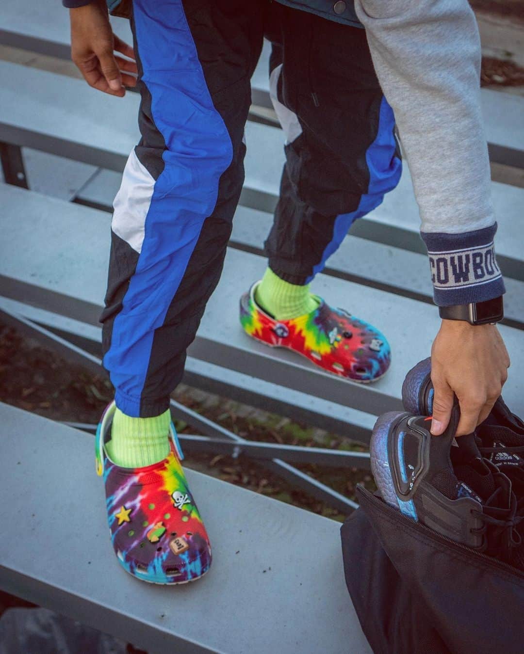 Foot Lockerのインスタグラム：「Rock em all day! #CROCS  available in-store and online.」