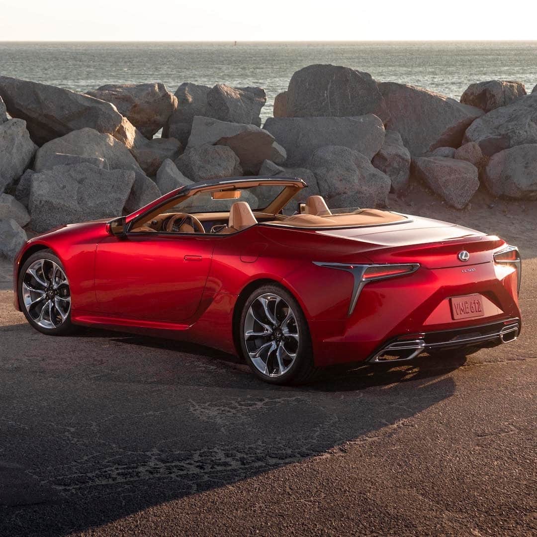 Lexus UKさんのインスタグラム写真 - (Lexus UKInstagram)「The #LexusLC #Convertible looks best in Sonic Red. Discuss.  #Design #CarDesign #Automotive #Lexus #CarsofInstagram #LuxuryTravel #Luxury #Lexus」1月19日 2時00分 - lexusuk