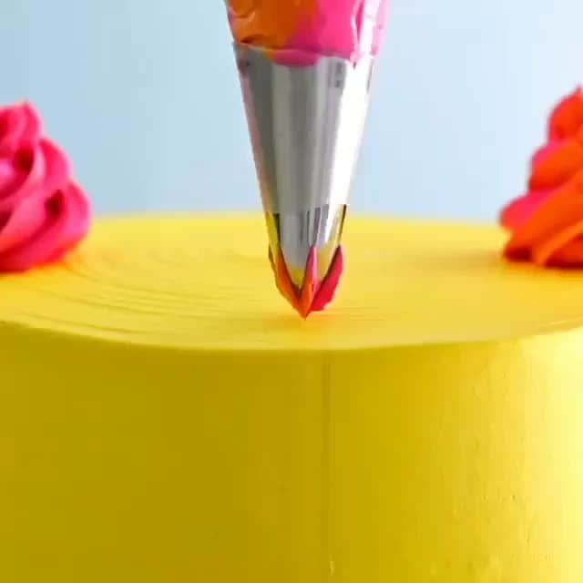 2.8 Milllon CAKESTERS!のインスタグラム：「😍⁠ .⁠ .⁠ 🎥: @waltoncakeboutique」