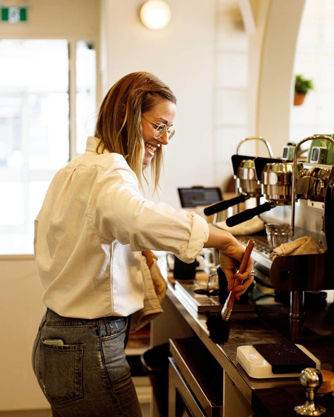 Explore Canadaのインスタグラム：「Get to know the people who keep our country’s heart beating strong.⁠⠀ ⁠⠀ Meet Vanessa Stachiw, owner of Little Sister Coffee Maker (@lilsistercoffee) in Winnipeg, Manitoba (@tourismwinnipeg, @travelmanitoba). Follow along as we profile the faces in our communities who make our hearts glow and the country’s heart beat.⁠⠀ ⁠⠀ When the lockdowns first impacted Little Sister Coffee Maker’s two Winnipeg locations, I did what I always do—I followed my intuition.  I knew the community that has supported us for over seven years would respond as long as we kept operating. This led to an online store with pick up and delivery options, take out stands that mirrored Little Sister’s warm and welcoming vibe, a new line of bottled coffee drinks and an investment in a coffee roastery which will launch in 2021.⁠⠀ ⁠⠀ My team is my biggest asset as they are as passionate about creating the combination of coffee, fun and hospitality as I am. Taking each day at a time is my mantra during COVID. While I missed the many visitors who ensure Little Sister is on their must-experience list when in Winnipeg, I am excited to see them again soon and show off how Little Sister has grown up. ⁠⠀ ⁠⠀ #CanadaNice #ForGlowingHearts⁠⠀ ⁠⠀ *Though now might not be the right time to travel, there are many meaningful ways to support businesses in your community. Start by sharing this post to spread the love, then discover more of the faces behind Canada’s tourism industry at the link in our bio.*⁠⠀ ⁠⠀ 📍: @tourismwinnipeg, @travelmanitoba⁠⠀ ⁠⠀ #OnlyInThePeg #ExploreMB⁠⠀」
